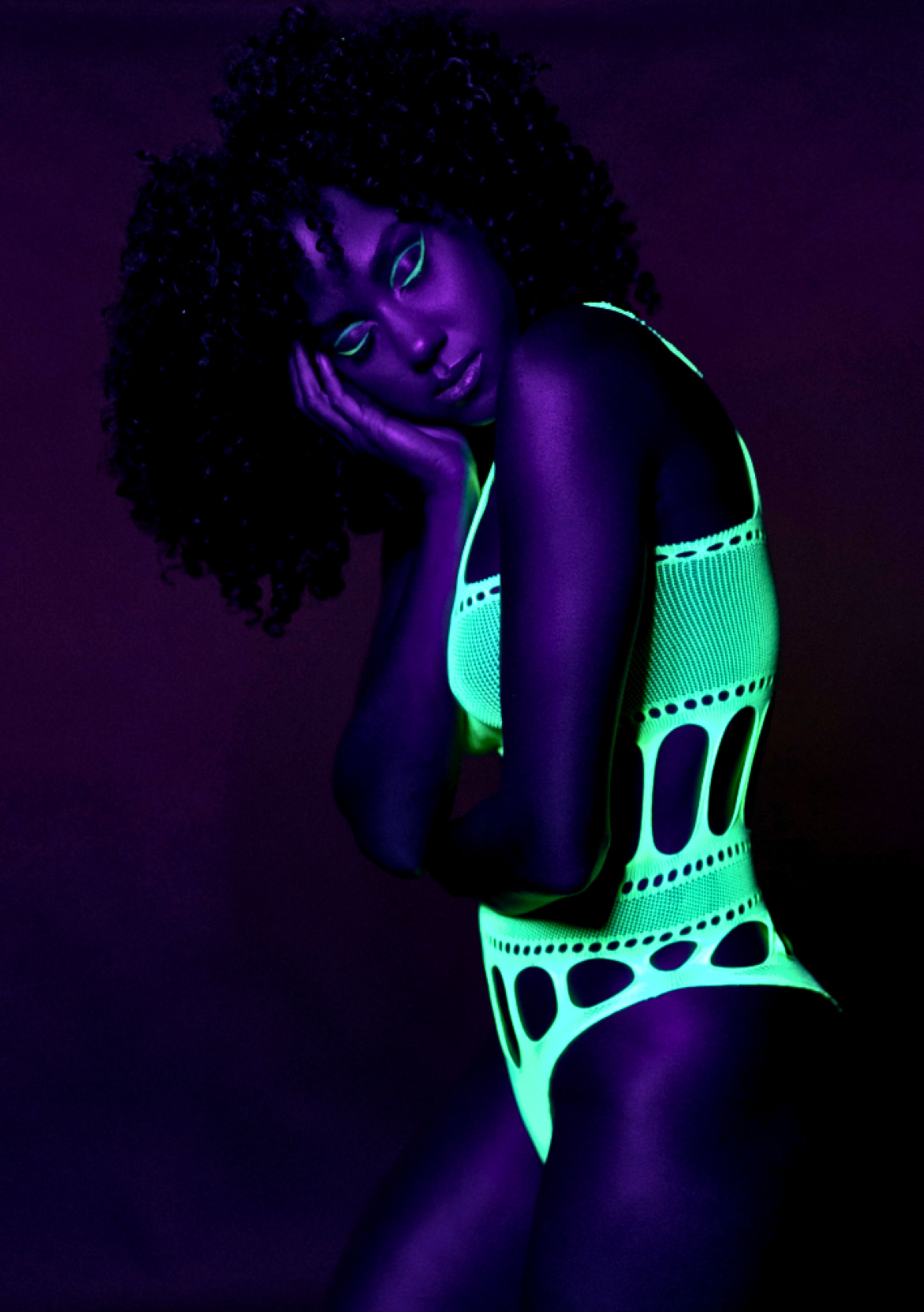Karanlıkta Parlayan Neon Bodysuit Grek Yaka